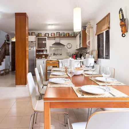 Home2book Sea Front Duplex エル・メダノ